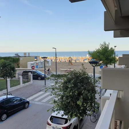 Condominio Spiaggia شقة